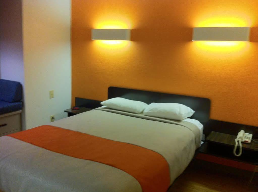 Motel 6 Indianapolis Carmel ภายนอก รูปภาพ