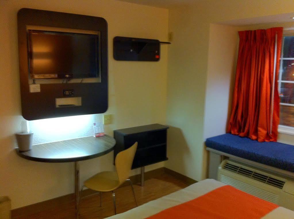 Motel 6 Indianapolis Carmel ภายนอก รูปภาพ