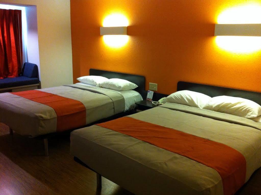 Motel 6 Indianapolis Carmel ภายนอก รูปภาพ
