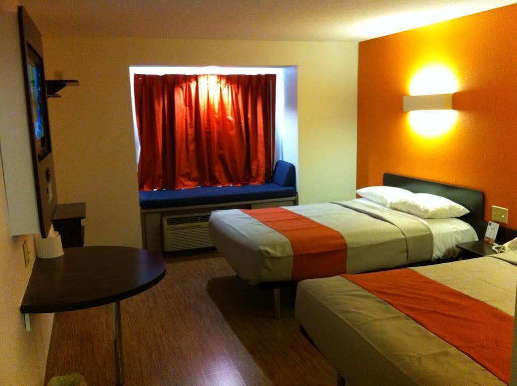 Motel 6 Indianapolis Carmel ภายนอก รูปภาพ