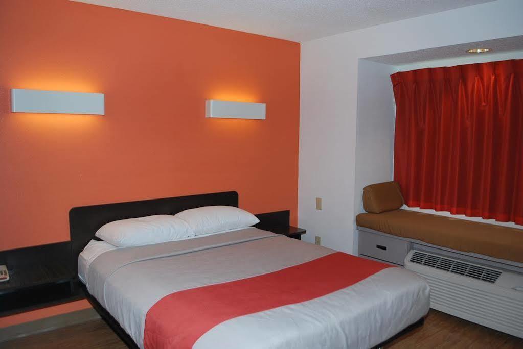 Motel 6 Indianapolis Carmel ภายนอก รูปภาพ